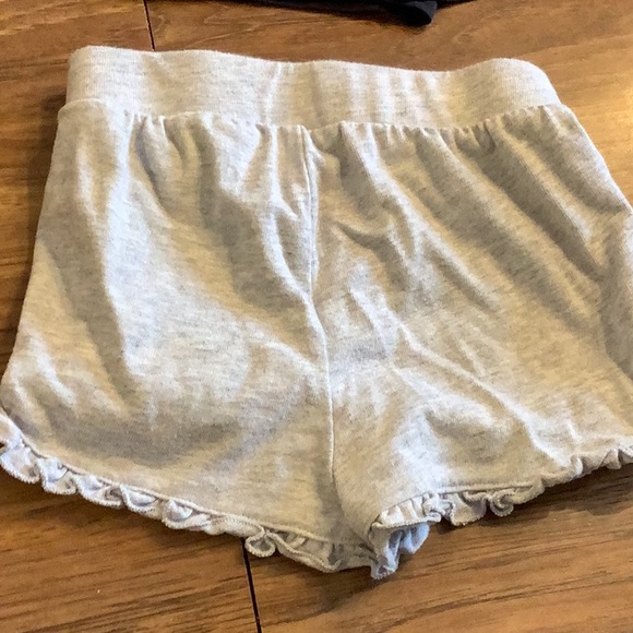 4 Shorts Bundle - Picture 3 of 9